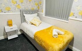 Alder House - A Modern Vibrant 4 Bedroom House