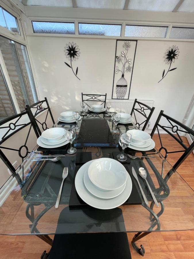 Alder House - A Modern Vibrant 4 Bedroom House Marston Green Exterior photo